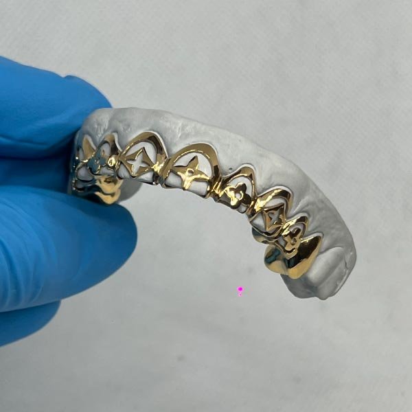 grillz dorado diseño